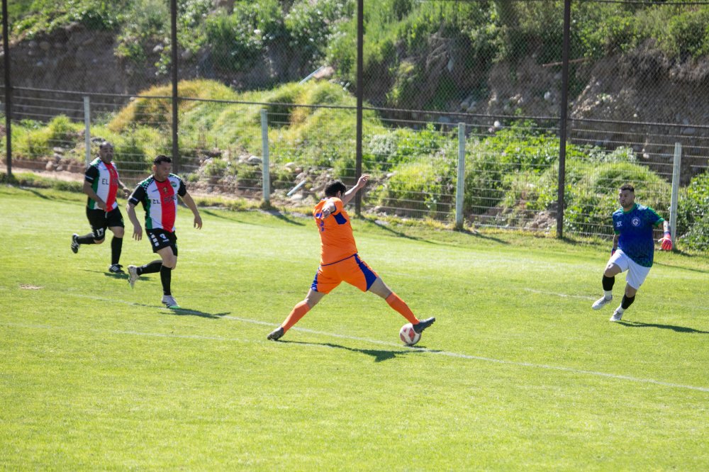 Fotos del evento deportivo El Peñol Vs Radomiro Tomic
